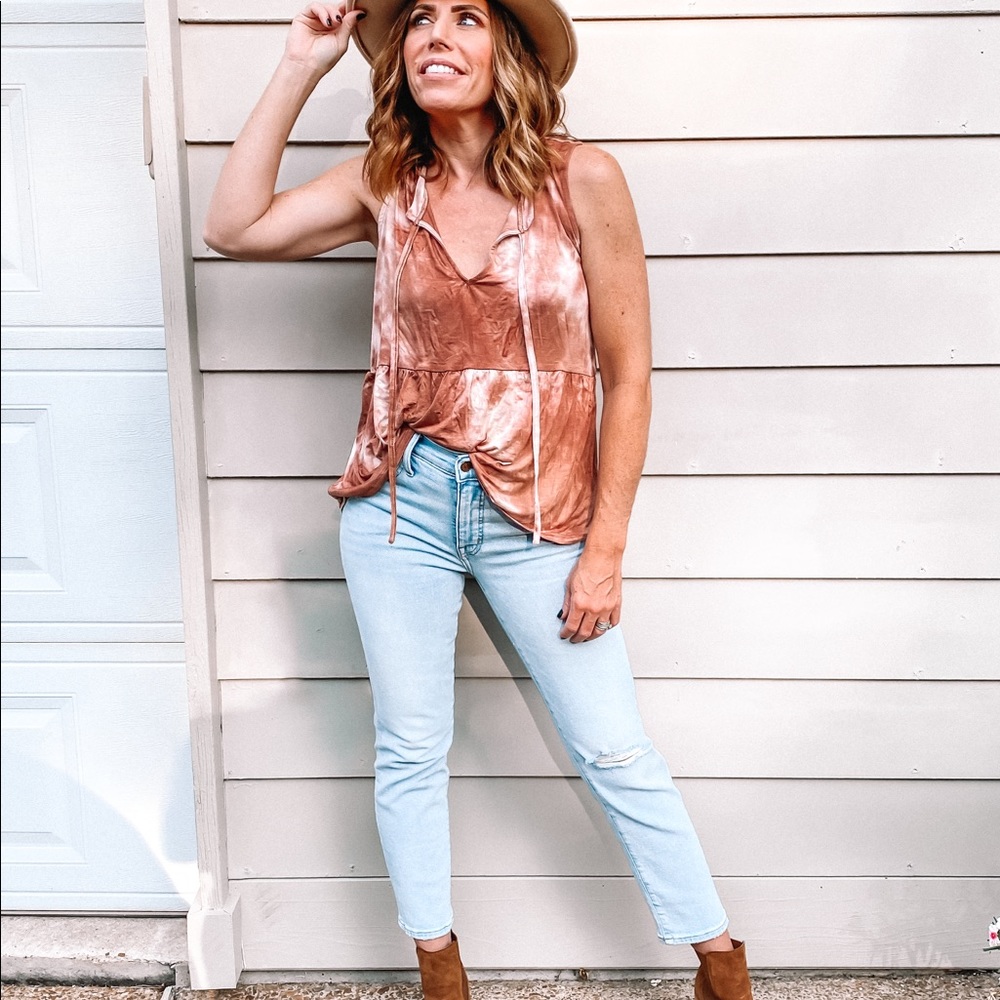 Rust Tie-Dye Sleeveless Peplum Tank - Picture 4 of 5